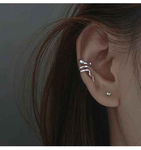 #earrings #earringsoftheday #earcuffs #jewelry Rhinestone Ear Cuff, Cartilage Ear Cuff, Snake Ears, Tassel Earing, Punk Earrings, Fake Piercing, Snake Earrings, Alloy Earrings, Ear Cuff Earings