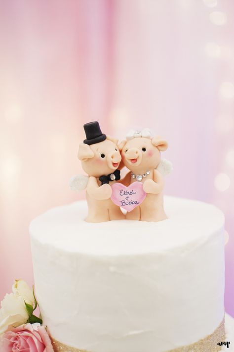 Pig Wedding Cake, Western Wedding Cakes, Types Of Frosting, Towel Cake, Towel Cakes, Knot Tying, Animal Cakes, Lutheran Church, Shower Towel