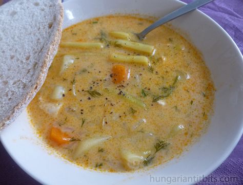 This soup is using only a few ingredients, ideal for a quick-lunch or as a starter for a bigger meal. The yellow wax bean variety  is  referred to as “green beans” in Hungary and most g… Yellow Bean Soup, Yellow Beans Recipe, Green Bean Soup, Yellow Wax Beans, Green Beans Soup, Green Bean Dishes, Macedonian Food, Hungarian Cuisine, Bean Varieties