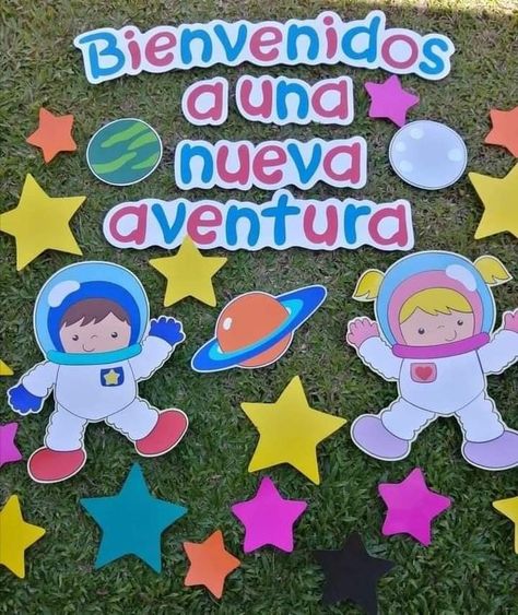 Ideas Para Murales Escolares, Kindergarten Bulletin Boards, Space Classroom, Astronaut Party, School Board Decoration, Preschool Classroom Decor, Apple Theme, Board Decoration, Class Decoration