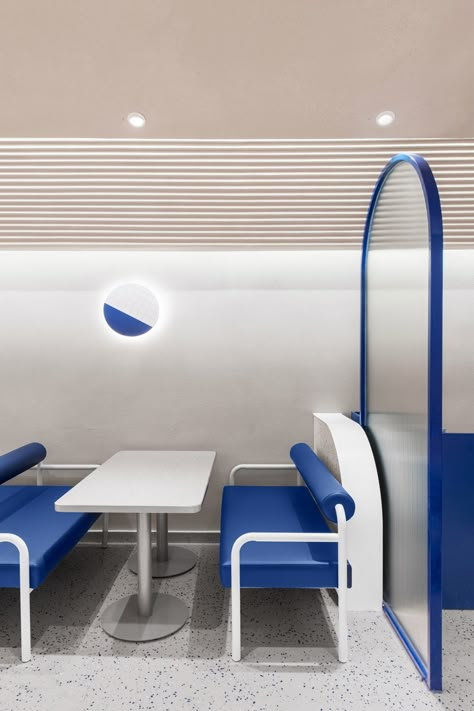 Comercial Interior Design, Banquette Ideas, Church Building Design, Blue Cafe, Concept Models Architecture, Pub Design, Workplace Design, Cafe Interior Design, Workspace Design