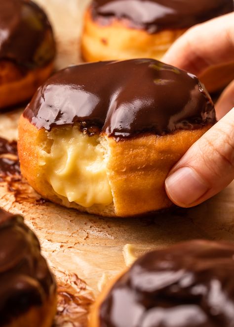 Preppy Recipes, Cream Donut Recipe, Boston Cream Donut, Cream Filled Donuts, Doughnut Recipe Easy, Donut Filling, Pastry Cream Filling, Baking Breakfast, Homemade Donuts Recipe