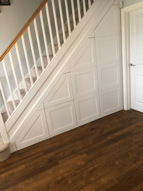 Hidden Door Under Stairs, Closet Under Stairs Ideas, Door Under Stairs, Understair Storage, Hidden Closet, Closet Under Stairs, Stair Paneling, تحت الدرج, Stairs And Doors