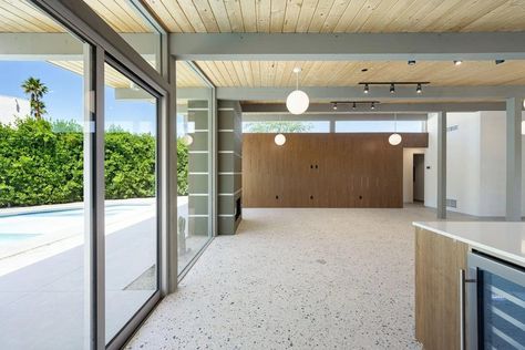 A Perfect 10? Newest Desert Eichler Will Make Midcentury Modern Fans Swoon for $1.6M Midcentury Tile, Cheap Flooring, Eichler Homes, Light Colored Wood, Midcentury Home, Bedroom Floor Plans, Perfect 10, Modern Fan, Side Yard