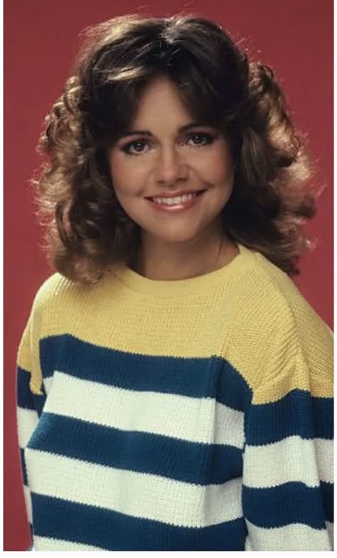 70s Hairstyles Mid Length, 1980s Curly Hairstyles, 1981 Hairstyles, 1978 Hairstyles, 1980s Hairstyles Short, Fluffy Medium Length Hair, 80s Fluffy Hair, 80s Hair Women, 1970s Short Hair