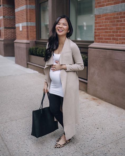 A Fail-Proof Maternity Work Outfit – Skirt The Rules | NYC Style Blogger Work Outfit Skirt, Maternity Work Outfit, Modern Maternity Clothes, Maternity Business Casual, Leggings Work Outfit, Maternity Office Wear, Maternity Leggings Outfit, Maternity Work Wear, Casual Maternity Outfits