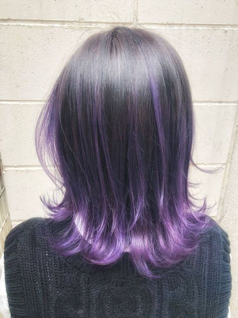 Short Dyed Hair, Hair Color Underneath, Hair Color Streaks, Hair Streaks, Dyed Hair Inspiration, Hair Dye Ideas, Pretty Hair Color, Alternative Hair, Hair Dye Colors