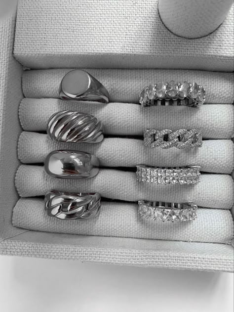 Jewlerie Aesthetic Silver, Rings Aesthetic Silver, Xoxo Jewelry, Silver Jewels, Classy Jewelry, Jewelry Essentials, Jewelry Lookbook, Stacked Jewelry, Silver Plated Jewelry