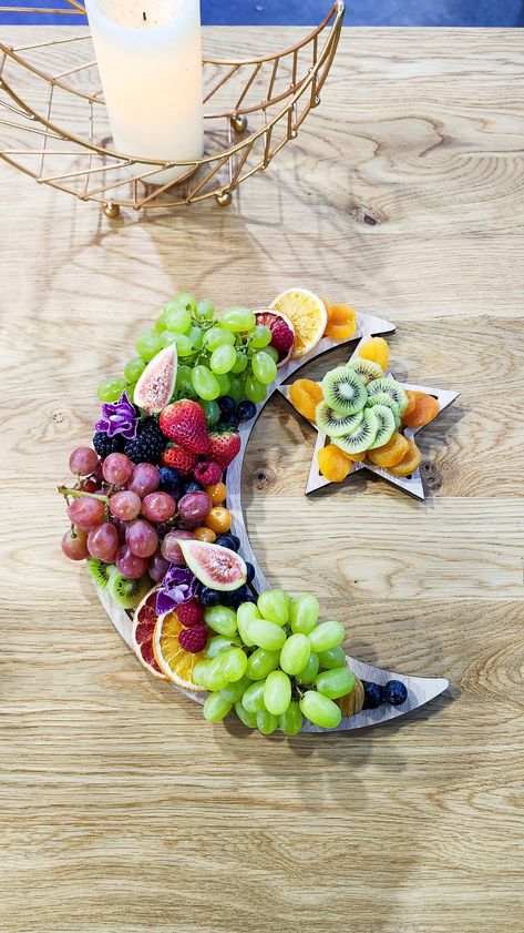 Ramadan Fruit Platter in a Moon and Star tray! Fruits are a wonderful idea for iftar! Try creating this simple platter for your next iftar party! #ramadan #ramadanfood #iftar #iftarideas #ramadanmubarak Simple Platter, Ramzan Iftar, Fresh Fruit Cake, Ramadan Iftar, Fruit Decoration, Iftar Party, Star Fruit, Fruit Cakes, Happy Diwali Images