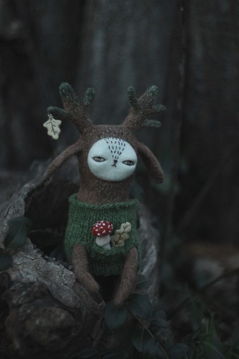 Creepy Needle Felting, Needle Felt Monster, Needle Felted Dolls, Needle Felted Art, Felt Monster, Cottagecore Art, Felted Art, Fantasy Art Dolls, Cute Fantasy Creatures