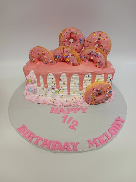 Half Donut Cake, Donut Grow Up Half Birthday, Half Birthday Celebration Ideas, Sweet 6 Months Party, Half Birthday Donut Theme, Half Way To One Donut Theme, Half A Cake 6 Months, Half Way To One Girl Theme, Donut Half Birthday Pictures