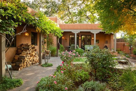 Rainwater Filtration, Santa Fe Style Homes, Landscape Ideas Front Yard, Santa Fe Home, New Mexico Homes, Adobe Home, Mexico House, Historic Renovation, Courtyard House Plans