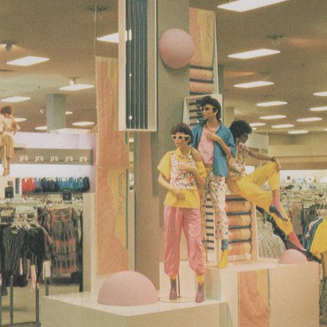 ◽️The 80s Interior◽️ on Instagram: “#80s #departmentstore #merchandising at its best!! 🔸◾️🔹🔺#80scasuals #80sfashion #1985 #1980 #classic #eighties #fashion #instagood…” 80s Interior Design, Vintage Mall, 80s Interior, Mall Stores, 80s Design, 80s Aesthetic, 80s Outfit, 1980s Fashion, Retail Display