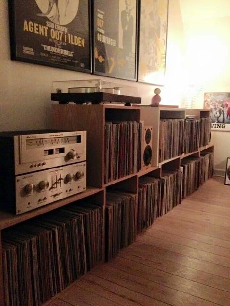 I like this layout of boxes stacked on boxes, using the 'negative spaces' as much as the cubes themselves. Cube Record Storage, Vinyl Set Up Ideas, Vynil Collection Room, Vinyl Shelves, Record Library, Vinyl Library, Vinyl Room, Record Room, Music Storage