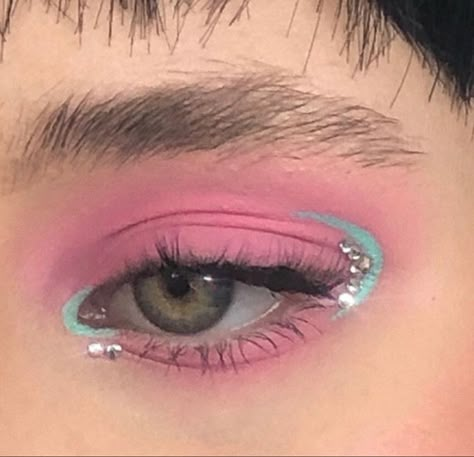 Maquillage Yeux Cut Crease, Bold Eyeshadow, Maquillage On Fleek, Mekap Mata, 20 Makeup, Catty Noir, Swag Makeup, Smink Inspiration, Edgy Makeup