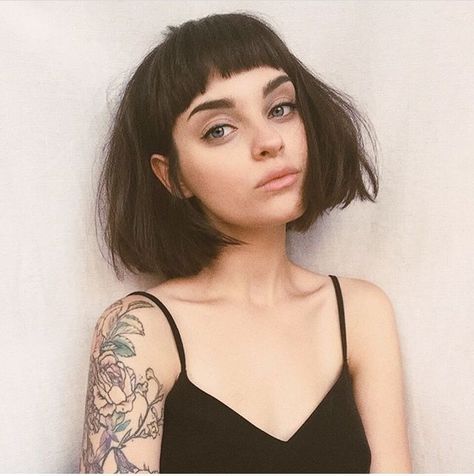 hair idea Brunette Bob Haircut, Drawing Hair, Bangs With Medium Hair, Super Hair, Trendy Hair Color, Penteado Cabelo Curto, Hair Tutorials, Haircuts With Bangs, Grunge Hair