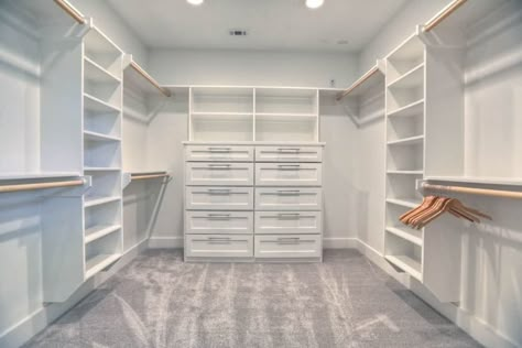 Master Closet Layout, Master Closet Design, Bedroom Closet Storage, Closet Built Ins, Organization Closet, Walking Closet, Dream Closet Design, Walk In Closet Design, Closet Design Layout