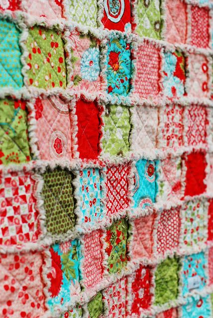 Bliss Rag Quilt ~ Love the color combo! Rag Quilt Tutorial, Rag Quilt Patterns, Baby Rag Quilts, Patchwork Quilting, Charm Pack, Rag Quilt, Quilting Tips, Quilting Tutorials, Quilt Tutorials