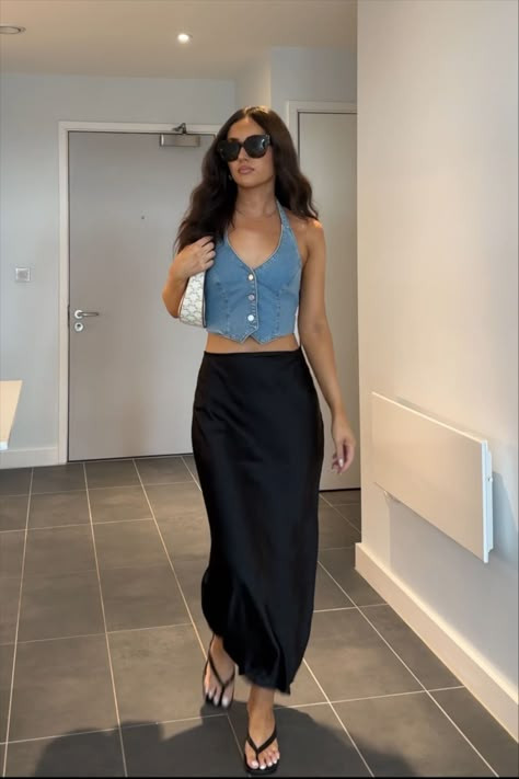 How To Style Black Midi Skirt, Black Silk Skirt Outfit Summer, Black Satin Skirt Outfit Casual, Silk Black Skirt Outfit, Black Satin Maxi Skirt Outfit, Black Satin Skirt Outfit Summer, Black Midi Skirt Outfit Summer, Satin Black Skirt Outfit, Black Satin Midi Skirt Outfit