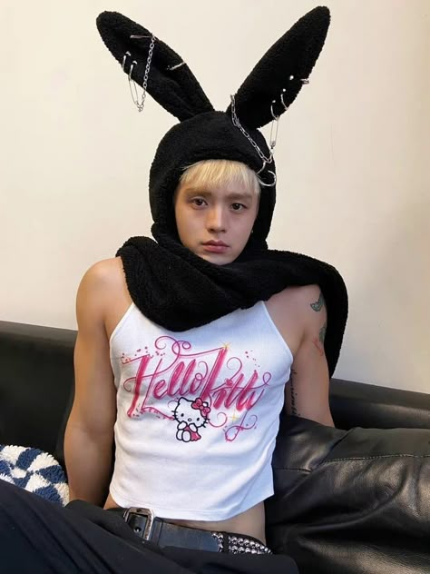 Kawaii Mens Fashion, Fashion Inspo Outfits Korean, Hello Kitty Boy, Punk Style Men, Korean Street Fashion Men, Punk Style Outfits, Men Mode, Masc Fashion, Punk Pins