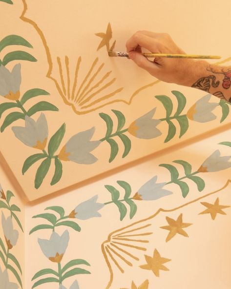 Fun Half Bathroom Ideas Wallpaper, Easy Murals To Paint, Wall Murals Painted Bedrooms, Staircase Mural, Greenhouse Studio, Room Murals, House Design Interior, Deco Studio, Hand Painted Walls