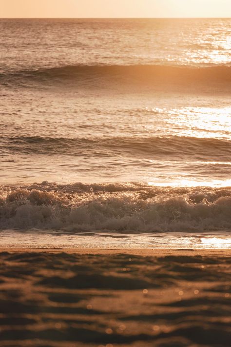 ocean waves during golden hour photo – Free Sea Image on Unsplash Summer Spritz, Beige Beach, Laptop Wallpaper Desktop Wallpapers, 4 Wallpaper, Tan Background, Beige Wallpaper, Aesthetic Desktop Wallpaper, Brown Wallpaper, Wallpaper Cave