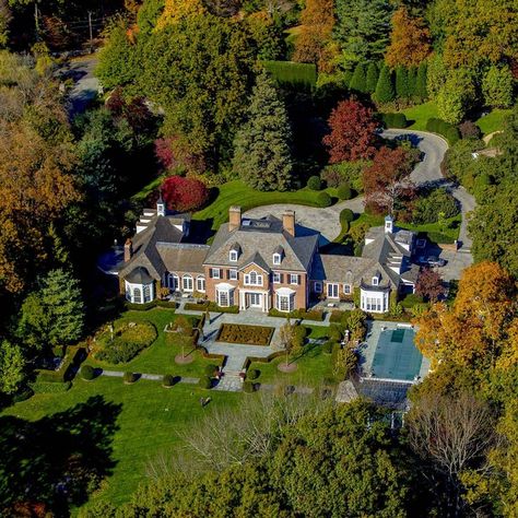 English Mansion, Palladian Window, Georgian Colonial, Mansion Exterior, Greenwich Connecticut, Cool Tree Houses, Dream Mansion, Georgian Architecture, Backyard Water Feature