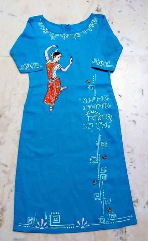 Hand Printed Kurti Designs, Febric Penting Kurti, Kurti Painting Ideas, Painting Ideas On Kurtis, Kurti Painting Design, Fabric Painting On Kurti, Painted Blouse, Blouse Painting, 50 Blouse Designs