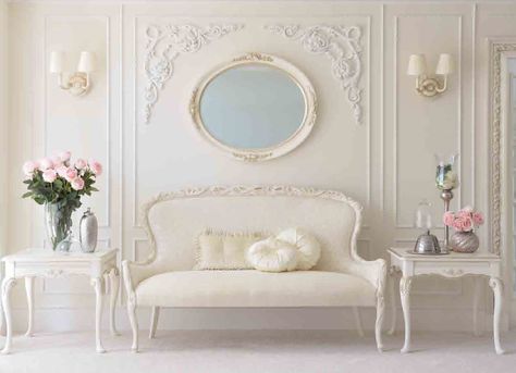 Ruangan Studio, Baroque Decor, Casa Vintage, Shabby Chic Bedrooms, Oval Mirror, Decor Home Living Room, French Decor, Classic Interior, Elegant Homes