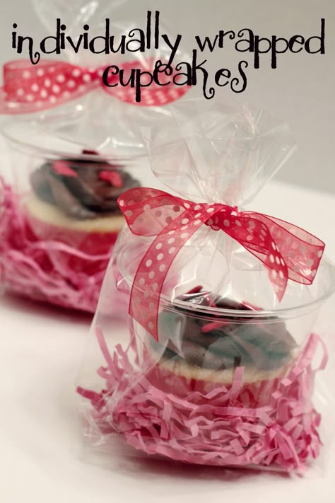 Valentines Cupcakes Decoration, Cupcakes San Valentin, Ideas For Cupcakes, Cupcake Packaging, Ideas Cupcakes, Frosting Tips, Cupcake In A Cup, Cupcake Holder, Cake Packaging