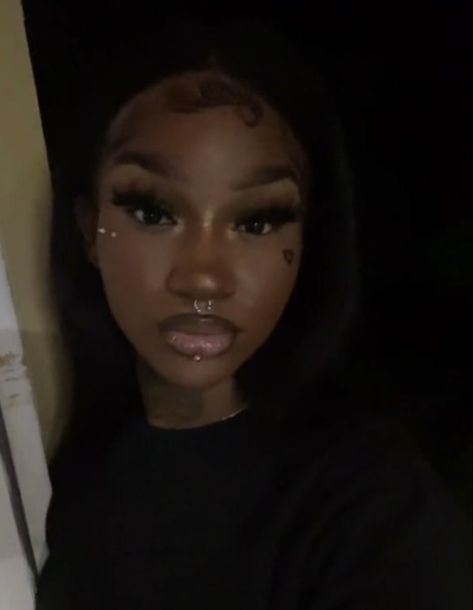 Ashley Lip Piercing Aesthetic, Anti Eyebrow Piercing Black Women, Lip Piercings Black Women, Anti Eyebrow Piercing Aesthetic, Ashley Piercing Black Women, Anti Brow Piercing, Ashley Lip Piercing, Dermal Piercing Face, Face Dermal Piercing