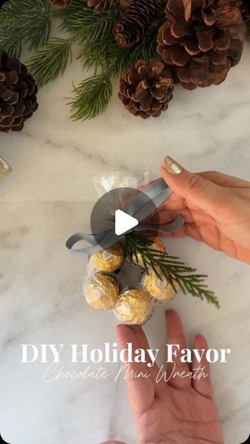 Life Stylishly - Home Decor on Instagram: "Comment ‘DIY’ for the full details on this charming Ferrero Rocher mini wreath! 🎄✨   It’s the perfect holiday favor—just tie up the chocolates in a cellophane bag, add a velvet ribbon, and voilà! A beautiful gift or place setting treat that brings elegance to any holiday table.  #HolidayFavors #DIYGiftIdeas #FestiveDecor #holidayplacesetting" Christmas Diy Party Favors, Christmas Table Setting Favors, Diy Christmas Table Favors, Ferrero Rocher Christmas Wreath, Diy Christmas Favors For Adults, Ferrero Rocher Wreath, Ferrero Rocher Favors, Christmas Table Gifts Favors, Ferrero Rocher Decoration