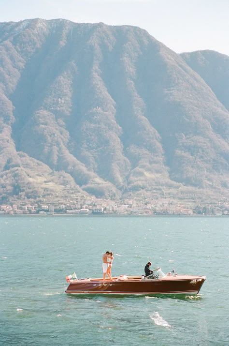 Lake Como Boat Wedding, Lake Como Proposal, Europe Proposal, Positano Elopement, Engagement Places, Italy Proposal, Lake Como Engagement, Wedding Ideas Lake, Proposal Aesthetic