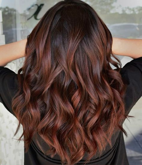 fall hair color ideas for brunettes #FallHairColors #BrunetteHair #AutumnHairTrends #WarmTones #BrunetteBalayage #RichShades #SeasonalHair #HairInspo #CaramelHighlights #ChocolateBrownHair Blonde Highlights For Short Hair, Copper Highlights On Brown Hair, Brown Hair Ideas, Caramel Brown Hair, Dark Fall Hair Colors, Highlights For Dark Brown Hair, Balayage Ideas, Dark Fall Hair, Cinnamon Hair