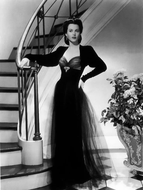 1940s Witch, Vintage Tulle Dress, Klasik Hollywood, 1950s Halloween, Fashion Catwalk, Fancy Stuff, Hedy Lamarr, Vintage Hollywood Glamour, Old Hollywood Glam