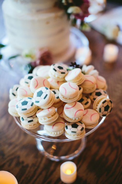 Baby Shower Macarons, Party Macarons, Soccer Wedding, Football Wedding Theme, Hockey Wedding, Sports Themed Wedding, Football Wedding, Baseball Wedding, Fishing Wedding