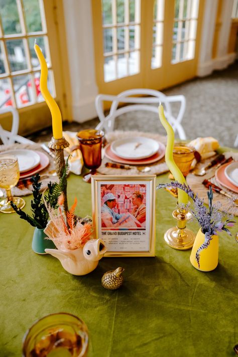 Wes Anderson Wedding Inspiration, Wes Anderson Wedding, Kitsch Wedding, Wes Anderson Aesthetic, Wes Anderson Style, Safari Wedding, Zoo Wedding, Orange Retro, Magic Day