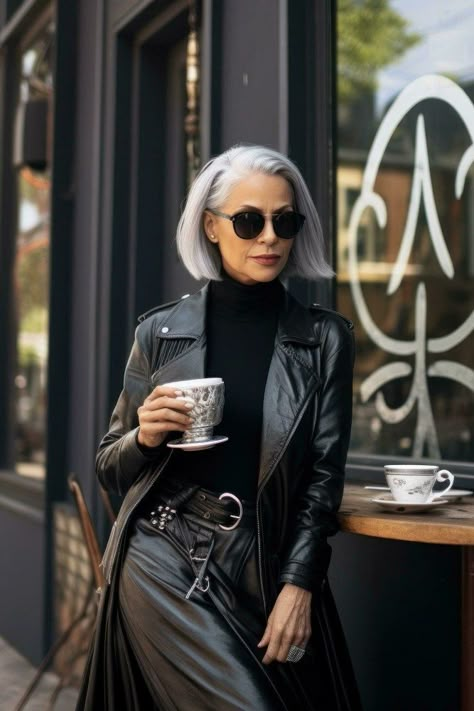 How To Age Disgracefully, Aging With Style, How To Look Younger, Advanced Style Aging Gracefully, Growing Old Gracefully, Woman In Her 40s, Middle Age Woman, 50 Year Old Woman, Ageing Gracefully