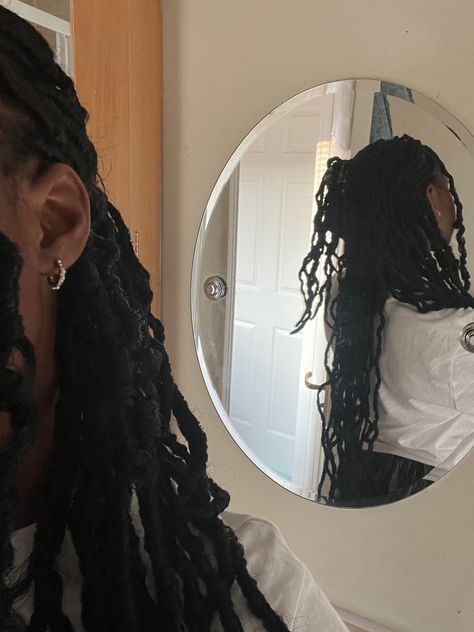 Black long protective style. Soft locs hairstyles. 32 inch hair length. Soft Locs Claw Clip, Claw Clip Soft Locs, Faux Locs Claw Clip, Soft Locs Highlights, Claw Clip Hairstyles Locs, Soft Locs Hairstyle, Hairstyle With Claw Clip, Soft Locs Hairstyles, Faux Locs Styles