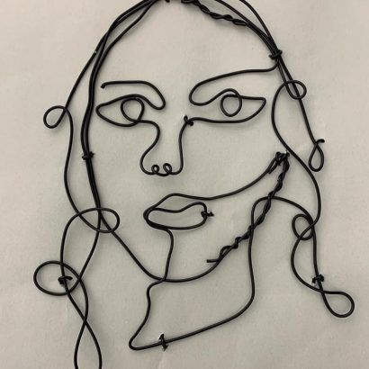 Wire Portraits Faces, Wire Self Portrait, Wire Self Portrait Sculpture, Wire Portraits, Sculpture Projects For High School, Ks3 Art, Blind Contour Drawing, 7th Grade Art, Wire Drawing