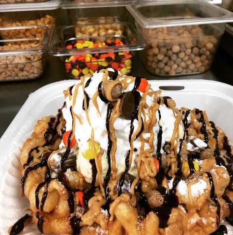 Funnel Cake Ideas, Deep Fried Oreo, Dessert Taco, Fair Foods, Funnel Cake Recipe, Reese's Puffs, Funnel Cakes, Truck Business, Food Truck Business