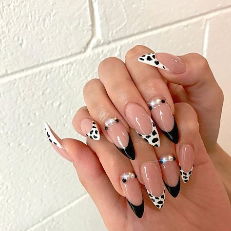 101 Dalmatian Nails, 101 Dalmations Nails, Cruella Deville Nails, Dalmatian Nails, Nail Polish Styles, Biting Nails, Nail Korea, 101 Dalmatians Cruella, Cartoon Nail Designs