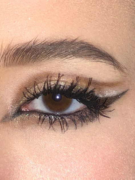 Waterline Makeup, Black Waterline, Make Brown Eyes Pop, Brown Eyes Pop, Make Brown, Brown Eyeliner, How To Make Brown, Makeup For Green Eyes, Brown Eyes