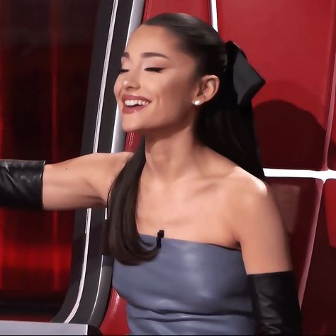 Ariana Grande Smiling, Ponytail Girl, Ariana Grande Cute, Ariana Grande Style, Ariana Grande Photoshoot, Ariana Grande Pictures, Ariana G, Pink Girly Things, Look At You