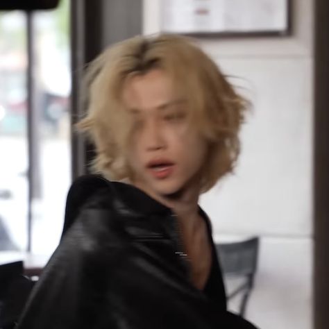 Prince Felix, Blonde Curly Hair, 17 Kpop, Boys With Curly Hair, Dara Kpop, Indie Pop Music, Skz In Cute, Fluffy Hair, Lee Felix