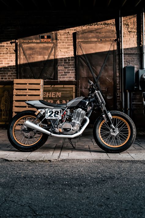 Yamaha SR500 flat tracker by Chad Daly Board Track Racer, Board Tracker Motorcycle, Yamaha Sr400 Scrambler, Scrambler Motorcycle Street Tracker, Street Tracker Motorcycle, Flat Track Motorcycle, Flat Track Racing, Yamaha Cafe Racer, Baby Bike