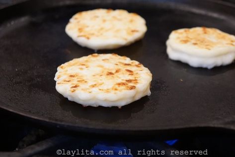 Yuca cheese griddle tortillas Yuca Recipes, Ecuadorian Food, Tapioca Starch, Bread Pan, Leftover Bread, Colombian Food, Cheesy Bread, Delicious Bread, Cheese Bread