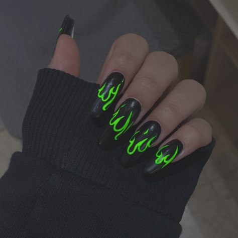 Cute Nails Dark Green, Black And Green Spooky Nails, Green And Black Almond Nails, Black And Green Flame Nails, Heat Signature Nails, Goth Green Nails, Like Green And Black Nails, Nail Neon Designs, Black Rave Nails