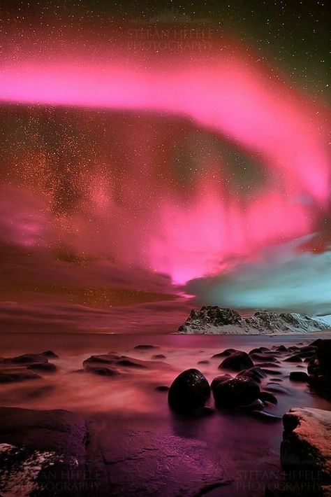 Absolutely beautiful Aurora Borealis Northern Lights, Skydiving, To Infinity And Beyond, Natural Phenomena, Beautiful Sky, Pics Art, Rock Climbing, Mountaineering, Science And Nature