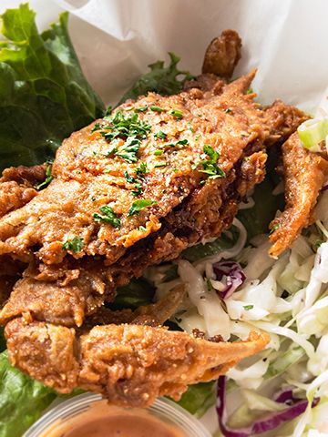 Best Soft Shell Crab Recipe, Soft Crab Recipe, Softshell Crab Recipes, Fried Blue Crab Recipe, Blue Crab Recipe, Soft Shell Crab Recipe, Blue Crab Recipes, Crab Ideas, Basil Shrimp